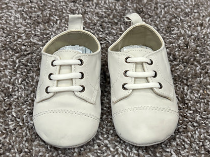babyGAP, Off-white shoes, size 6-12 mos (Approx size 2), VGUC, Shoes 2 (Baby: 0-12 mth)