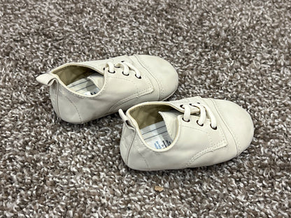 babyGAP, Off-white shoes, size 6-12 mos (Approx size 2), VGUC, Shoes 2 (Baby: 0-12 mth)