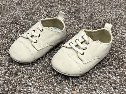 babyGAP, Off-white shoes, size 6-12 mos (Approx size 2), VGUC, Shoes 2 (Baby: 0-12 mth)
