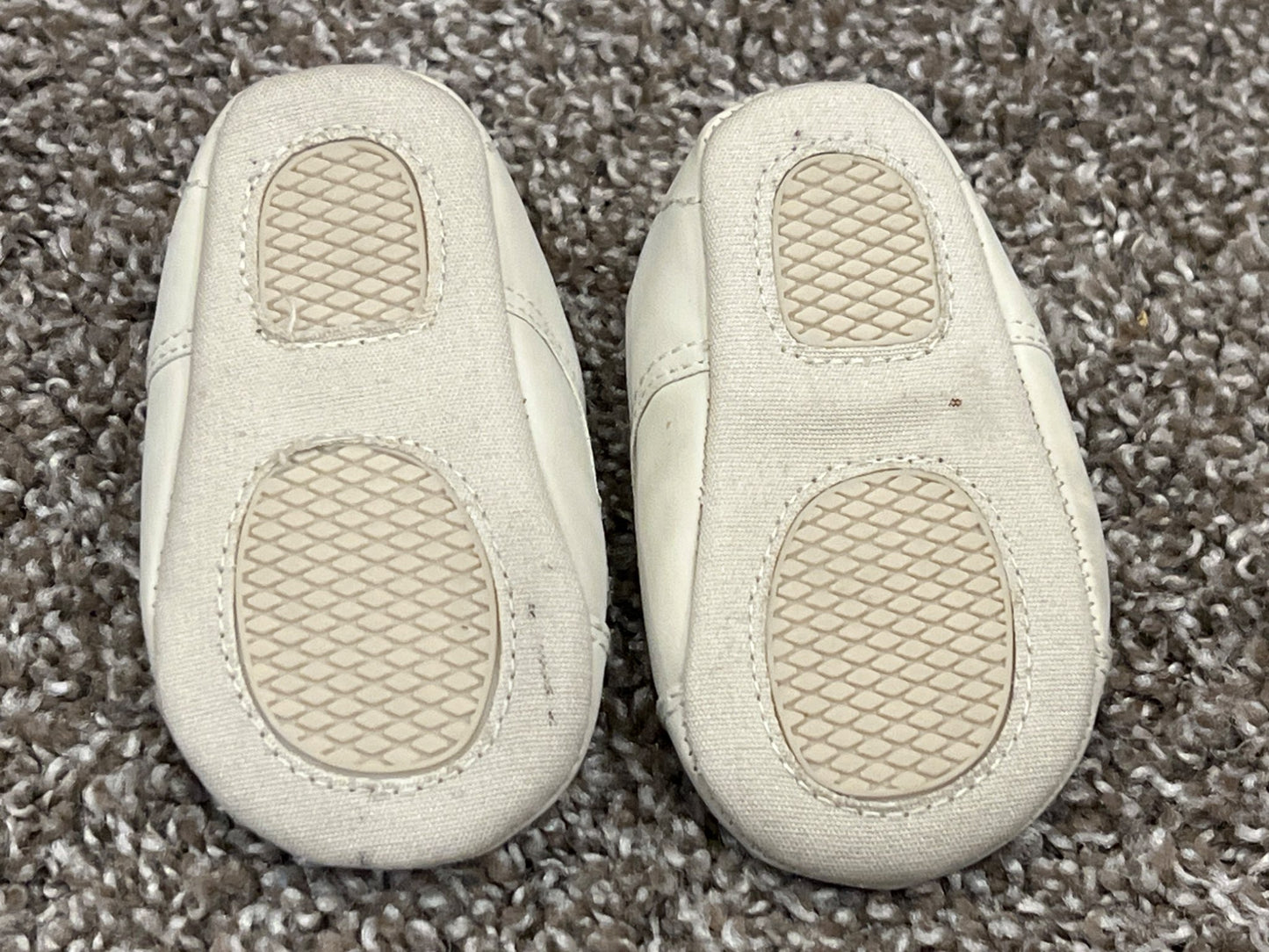 babyGAP, Off-white shoes, size 6-12 mos (Approx size 2), VGUC, Shoes 2 (Baby: 0-12 mth)