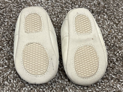 babyGAP, Off-white shoes, size 6-12 mos (Approx size 2), VGUC, Shoes 2 (Baby: 0-12 mth)