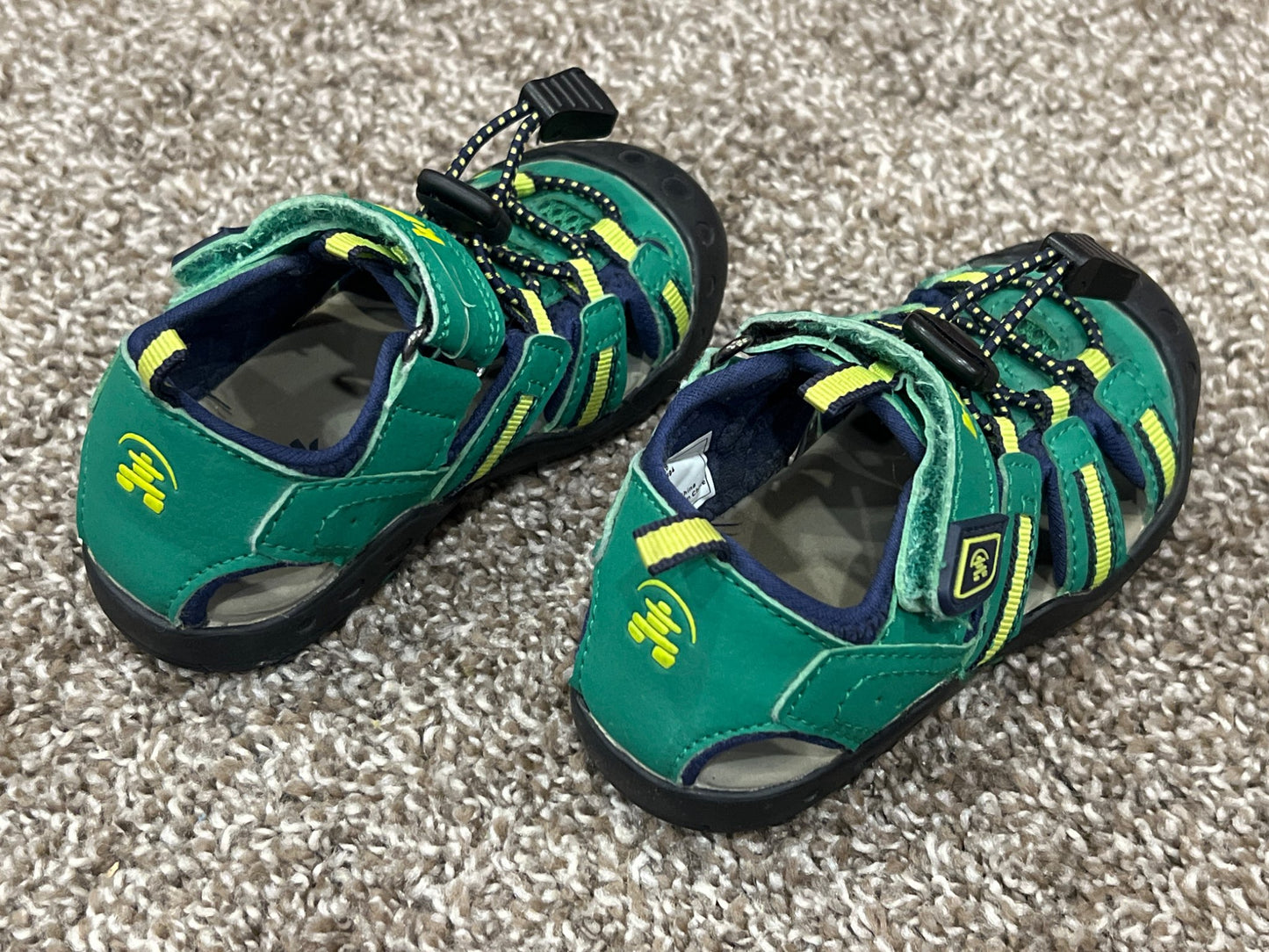 Kamik Green Sandals, size 6, VGUC, Shoes 6 (Walkers:12-24 mth)