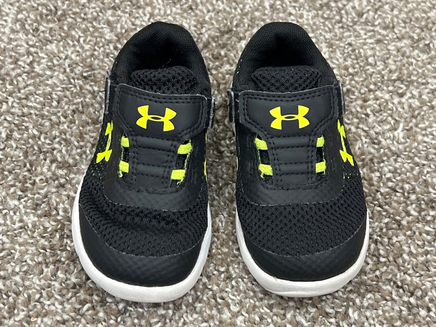 Toddler Boys, Under Armour Running Shoes, size 6, VGUC , Shoes 6 (Walkers:12-24 mth)