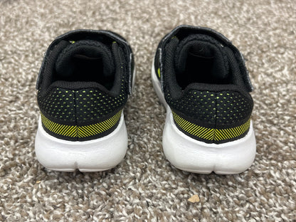Toddler Boys, Under Armour Running Shoes, size 6, VGUC , Shoes 6 (Walkers:12-24 mth)