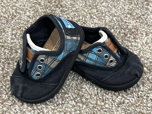 Boys, TOMS, black/blue/grey plaid, size 4, but fits Small - closer to Size 3, VGUC, Shoes 3 (Baby: 0-12 mth)