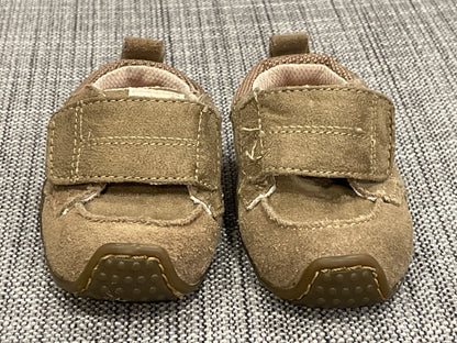 Baby Boys Dr. Scholl’s Suede shoes, size 2, VGUC, Shoes 2 (Baby: 0-12 mth)