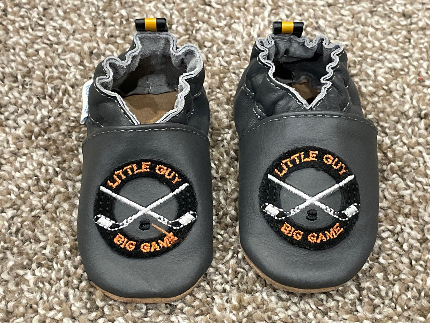 Baby Boys Hockey Robeez, size 0-6 mos, VGUC, Shoes 2 (Baby: 0-12 mth)