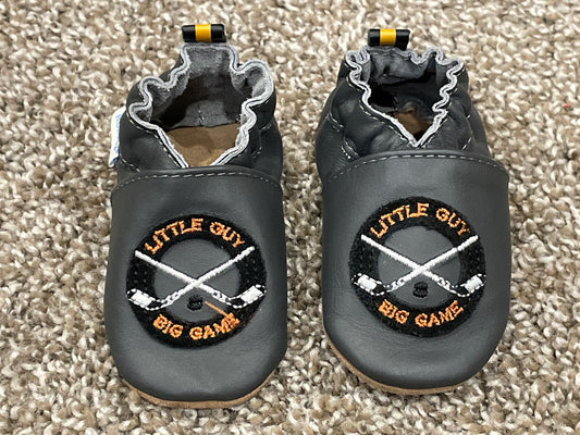 Baby Boys Hockey Robeez, size 0-6 mos, VGUC, Shoes 2 (Baby: 0-12 mth)