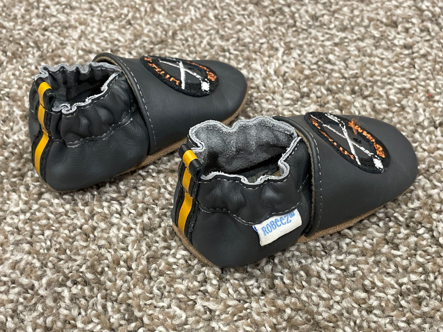 Baby Boys Hockey Robeez, size 0-6 mos, VGUC, Shoes 2 (Baby: 0-12 mth)