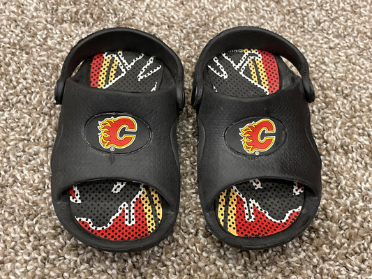 Calgary Flames Sandals, Toddler size 7/8,VGUC, Shoes 7 (Walkers:12-24 mth)