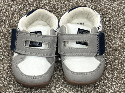 Toddler Boys, Carter’s Velcro Sneakers, size 3, VGUC, Shoes 3 (Baby: 0-12 mth)