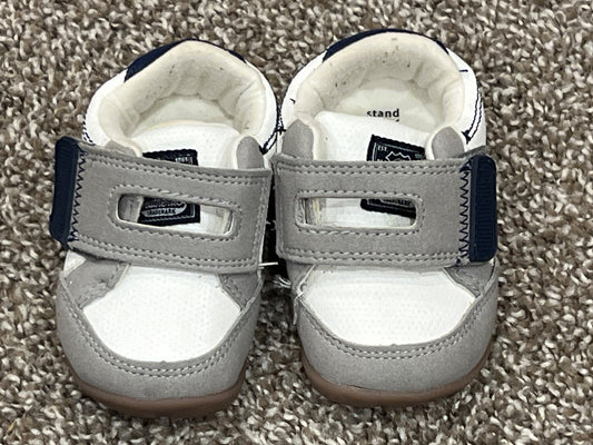 Toddler Boys, Carter’s Velcro Sneakers, size 3, VGUC, Shoes 3 (Baby: 0-12 mth)