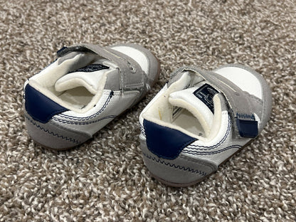 Toddler Boys, Carter’s Velcro Sneakers, size 3, VGUC, Shoes 3 (Baby: 0-12 mth)