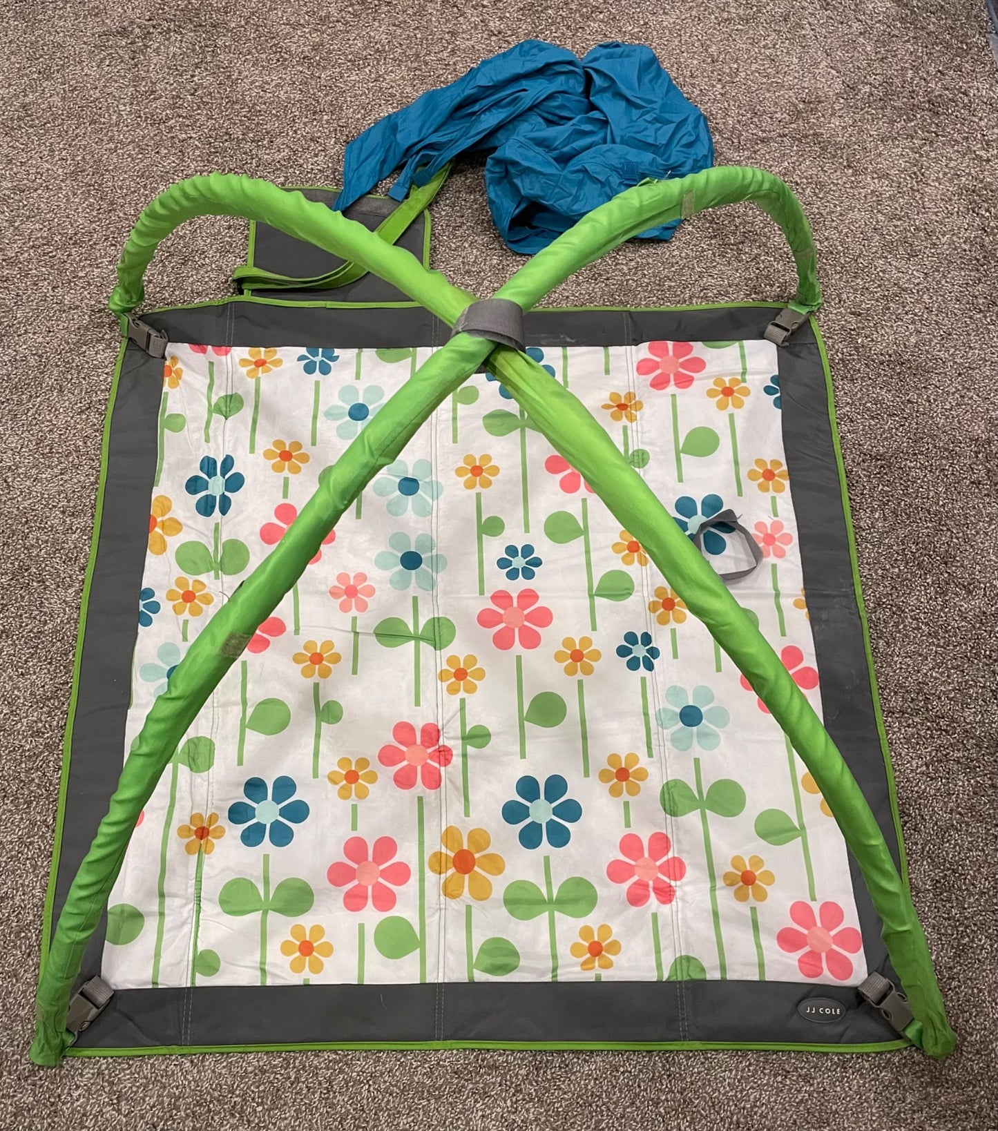 JJ Cole Baby Shade Flowers, Travel Playmat with Sunshade