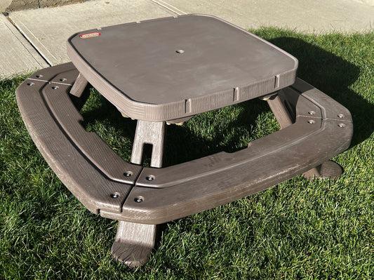 Little Tikes Fold ‘n Store Picnic Table with Market Umbrella, VGUC, MSRP $189.99