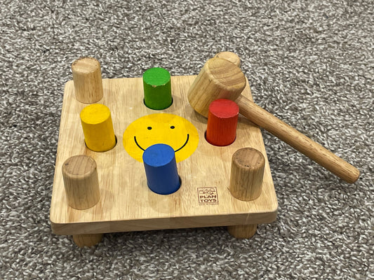 Wooden Hammer Peg Board with 4 Coloured Pegs and Mallet, VGUC, MSRP: $28.99