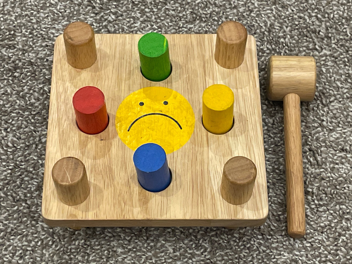 Wooden Hammer Peg Board with 4 Coloured Pegs and Mallet, VGUC, MSRP: $28.99