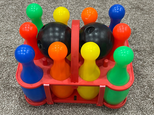 Kids Bowling set with Carry Case and two bowling balls, VGUC