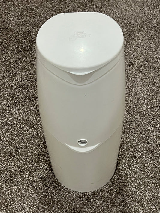 Diaper Genie II, Clean, Sanitized and No Smell, VGUC