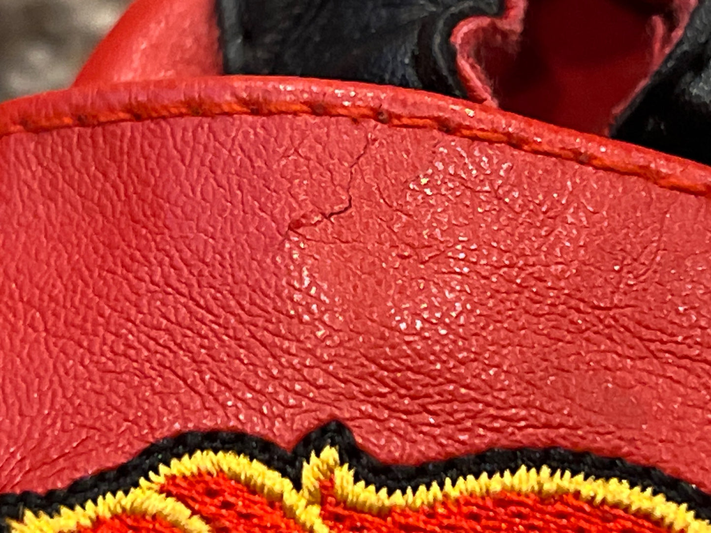NHL, Calgary Flames, infant crib shoes, slippers like Robeez, Equivalent to size 0-6 mos, Red with Embroidered Flaming "C", VGUC, Shoes 0 (Baby: 0-12 mth)