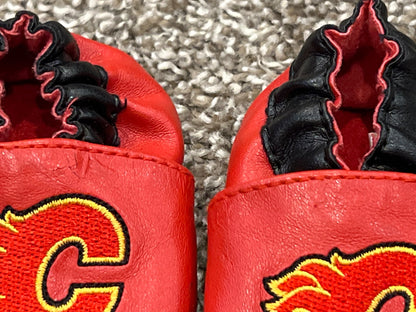 NHL, Calgary Flames, infant crib shoes, slippers like Robeez, Equivalent to size 0-6 mos, Red with Embroidered Flaming "C", VGUC, Shoes 0 (Baby: 0-12 mth)