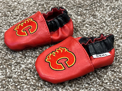 NHL, Calgary Flames, infant crib shoes, slippers like Robeez, Equivalent to size 0-6 mos, Red with Embroidered Flaming "C", VGUC, Shoes 0 (Baby: 0-12 mth)