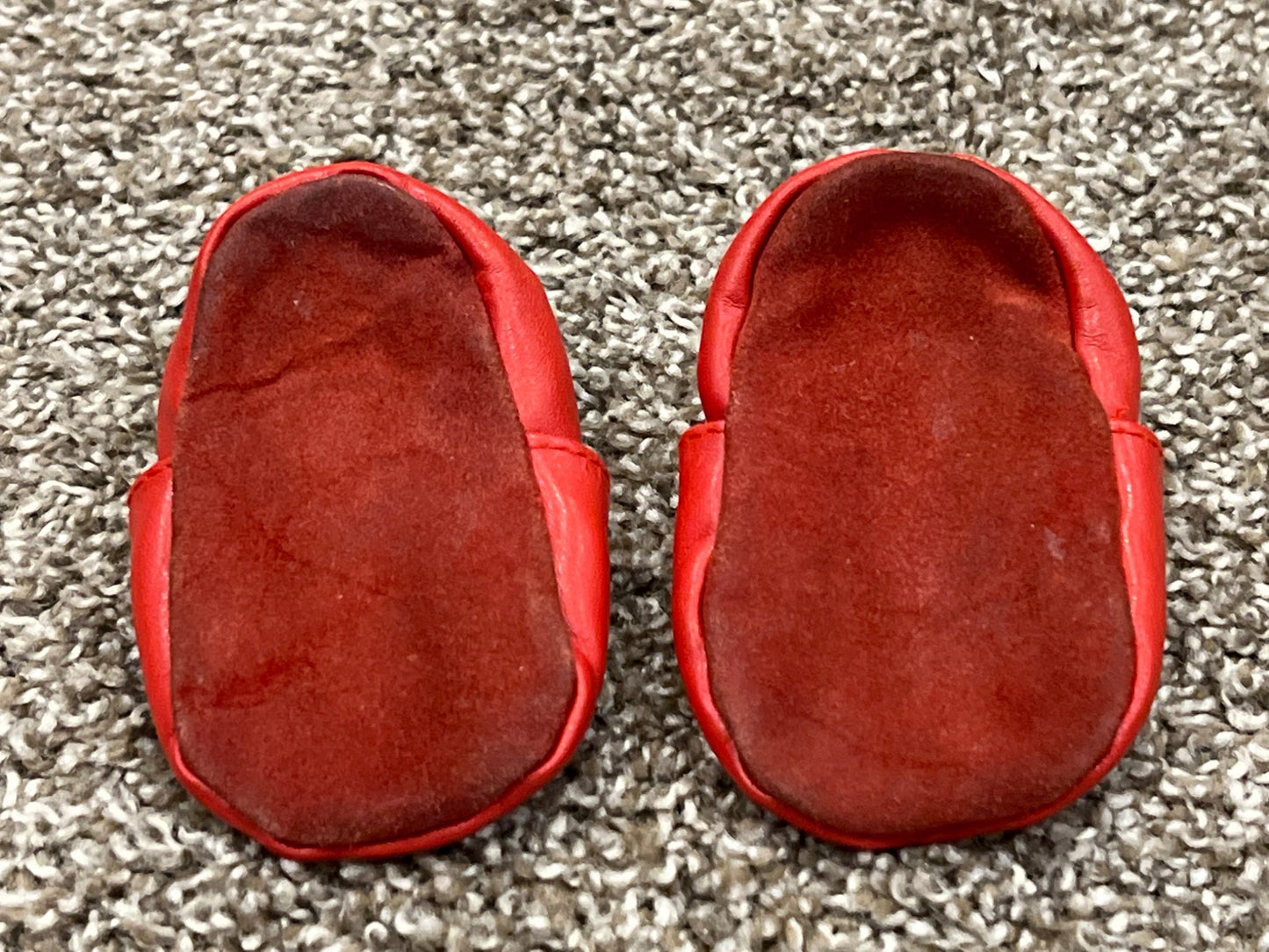 NHL, Calgary Flames, infant crib shoes, slippers like Robeez, Equivalent to size 0-6 mos, Red with Embroidered Flaming "C", VGUC, Shoes 0 (Baby: 0-12 mth)