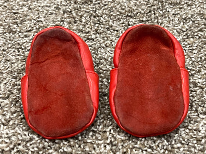 NHL, Calgary Flames, infant crib shoes, slippers like Robeez, Equivalent to size 0-6 mos, Red with Embroidered Flaming "C", VGUC, Shoes 0 (Baby: 0-12 mth)