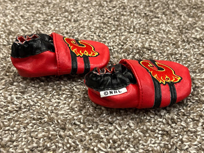 NHL, Calgary Flames, infant crib shoes, slippers like Robeez, equivalent to size 0-6mos, Red with Flaming "C" and black stripes, EUC, Shoes 0 (Baby: 0-12 mth)