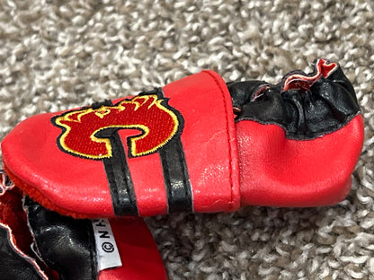 NHL, Calgary Flames, infant crib shoes, slippers like Robeez, equivalent to size 0-6mos, Red with Flaming "C" and black stripes, EUC, Shoes 0 (Baby: 0-12 mth)