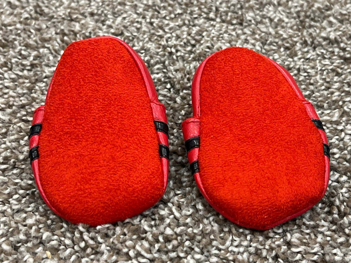 NHL, Calgary Flames, infant crib shoes, slippers like Robeez, equivalent to size 0-6mos, Red with Flaming "C" and black stripes, EUC, Shoes 0 (Baby: 0-12 mth)