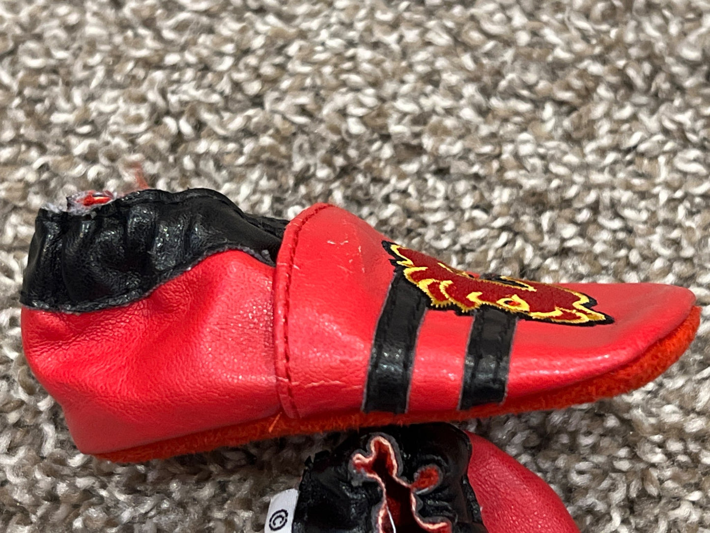 NHL, Calgary Flames, infant crib shoes, slippers like Robeez, equivalent to size 0-6mos, Red with Flaming "C" and black stripes, EUC, Shoes 0 (Baby: 0-12 mth)