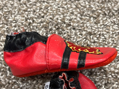 NHL, Calgary Flames, infant crib shoes, slippers like Robeez, equivalent to size 0-6mos, Red with Flaming "C" and black stripes, EUC, Shoes 0 (Baby: 0-12 mth)