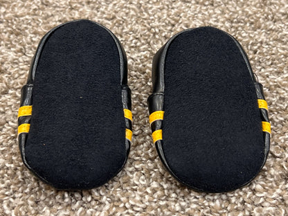 NHL Calgary Flames, infant crib shoes, slippers like Robeez, equivalent to size 0-6mos, Black with embroidered Flaming "C" and yellow stripes, EUC, Shoes 0 (Baby: 0-12 mth)