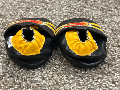 NHL Calgary Flames, infant crib shoes, slippers like Robeez, equivalent to size 0-6mos, Black with embroidered Flaming "C" and yellow stripes, EUC, Shoes 0 (Baby: 0-12 mth)