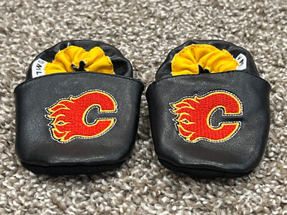 NHL, Calgary Flames, infant crib shoes, slippers like Robeez, equivalent to size 0-6 mos, Black with Embroidered Flaming "C", EUC, Shoes 0 (Baby: 0-12 mth)