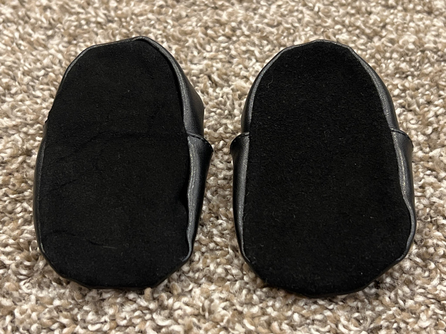 NHL, Calgary Flames, infant crib shoes, slippers like Robeez, equivalent to size 0-6 mos, Black with Embroidered Flaming "C", EUC, Shoes 0 (Baby: 0-12 mth)