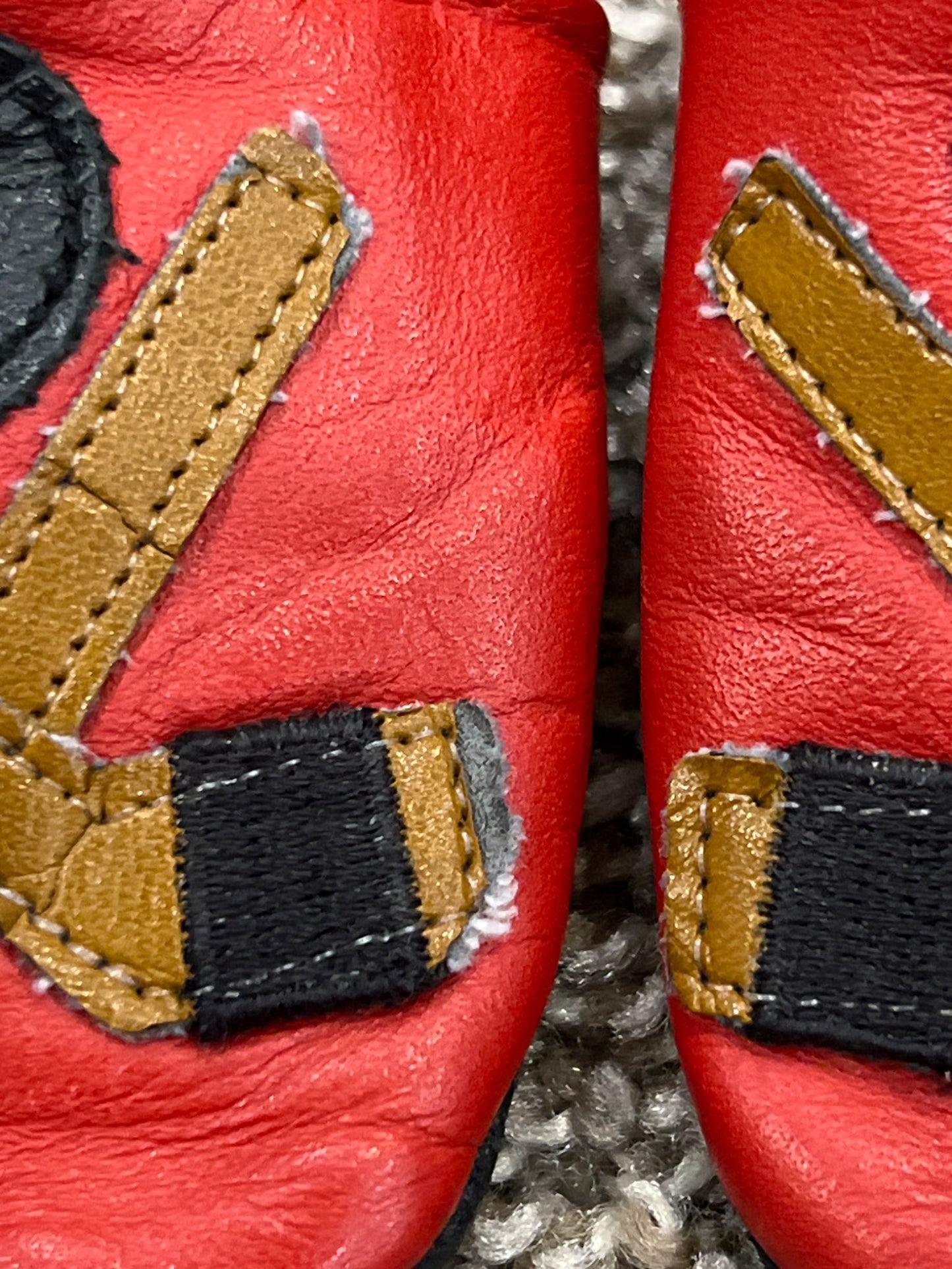 Robeez, crib shoes, slippers, Red with Hockey pattern, size 0-6 mos, VGUC, Shoes 0 (Baby: 0-12 mth)