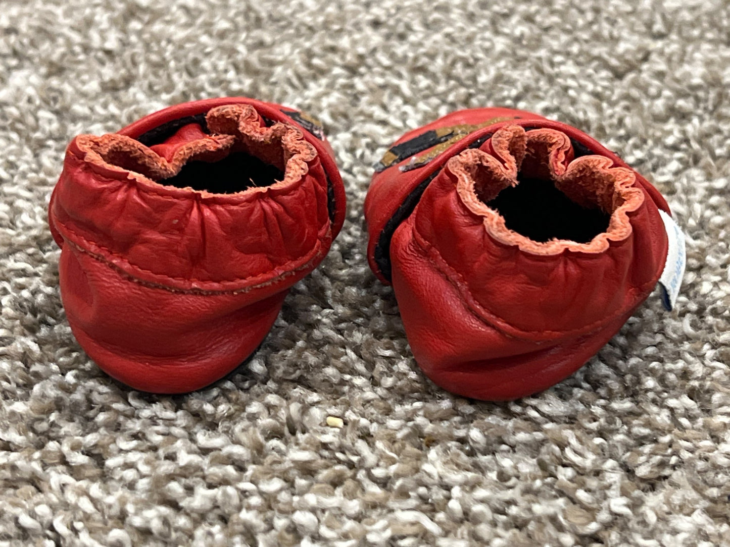 Robeez, crib shoes, slippers, Red with Hockey pattern, size 0-6 mos, VGUC, Shoes 0 (Baby: 0-12 mth)
