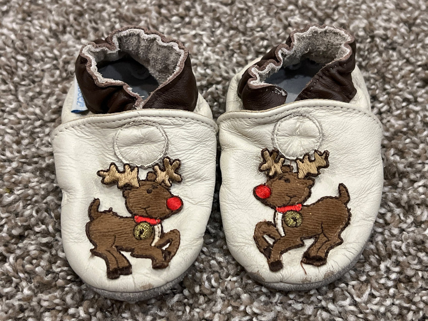Robeez, Reindeer Holiday Themed Crib shoes, slippers, tan/brown colour, size 6-12 mos, VGUC, Shoes 2 (Baby: 0-12 mth)