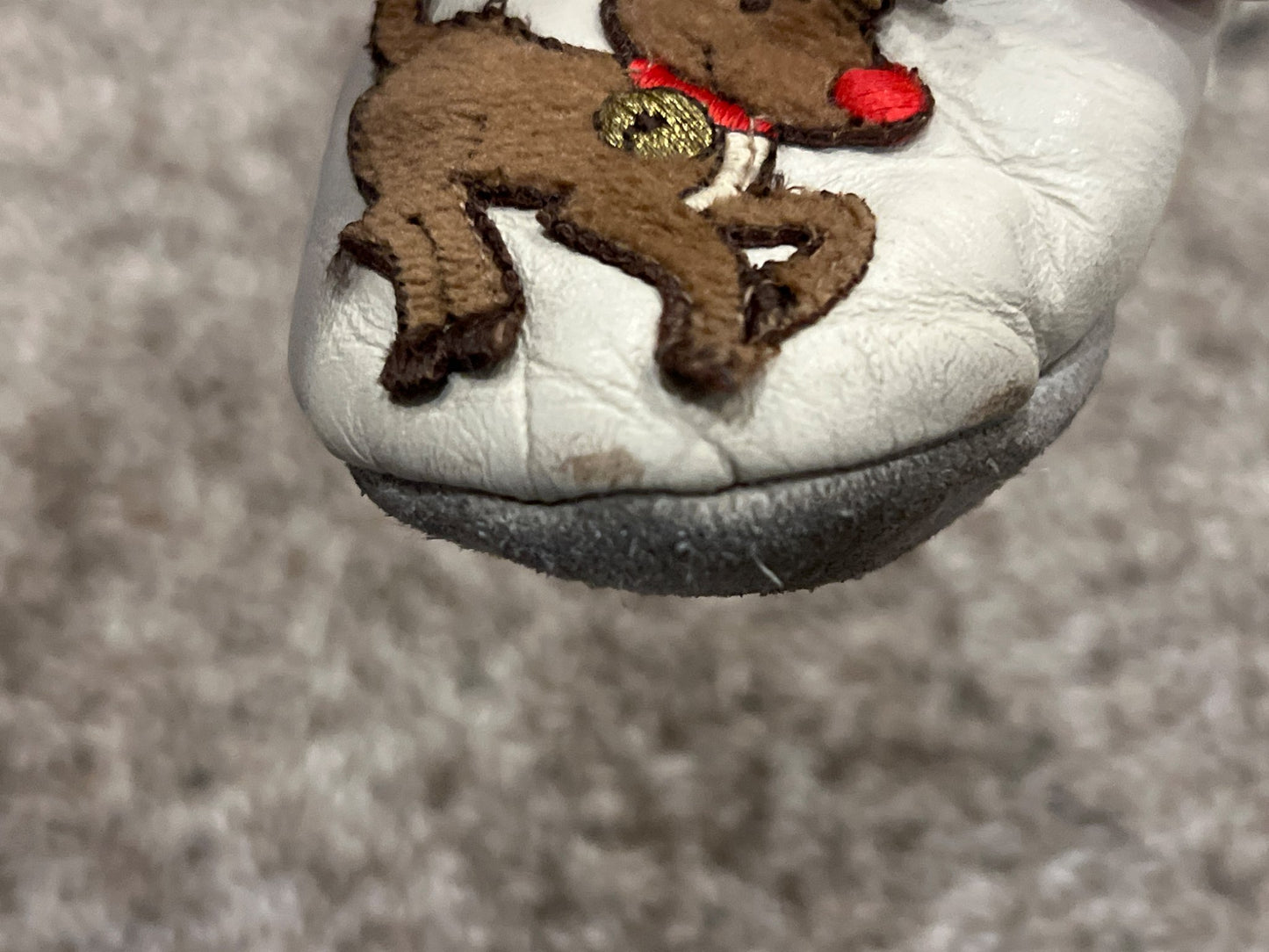 Robeez, Reindeer Holiday Themed Crib shoes, slippers, tan/brown colour, size 6-12 mos, VGUC, Shoes 2 (Baby: 0-12 mth)