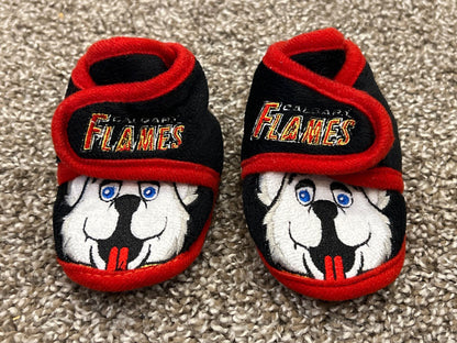 Calgary Flames Harvey the Hound Slippers for infants, size 6-12 mos, VGUC, Shoes 2 (Baby: 0-12 mth)
