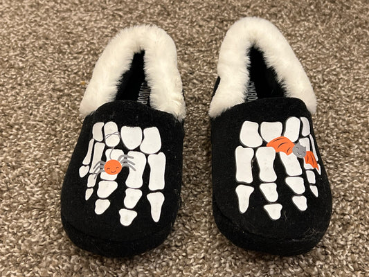 Skeleton slippers from Gymboree, size 9-10, EUC , Shoes 9 (Toddler:2-4yr)