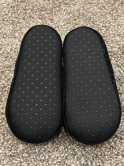 Skeleton slippers from Gymboree, size 9-10, EUC , Shoes 9 (Toddler:2-4yr)