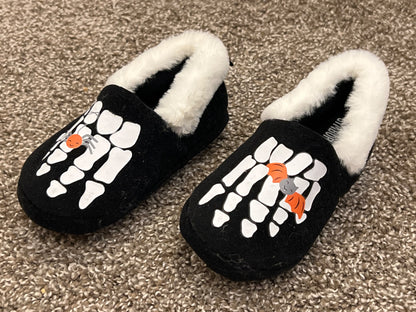 Skeleton slippers from Gymboree, size 9-10, EUC , Shoes 9 (Toddler:2-4yr)
