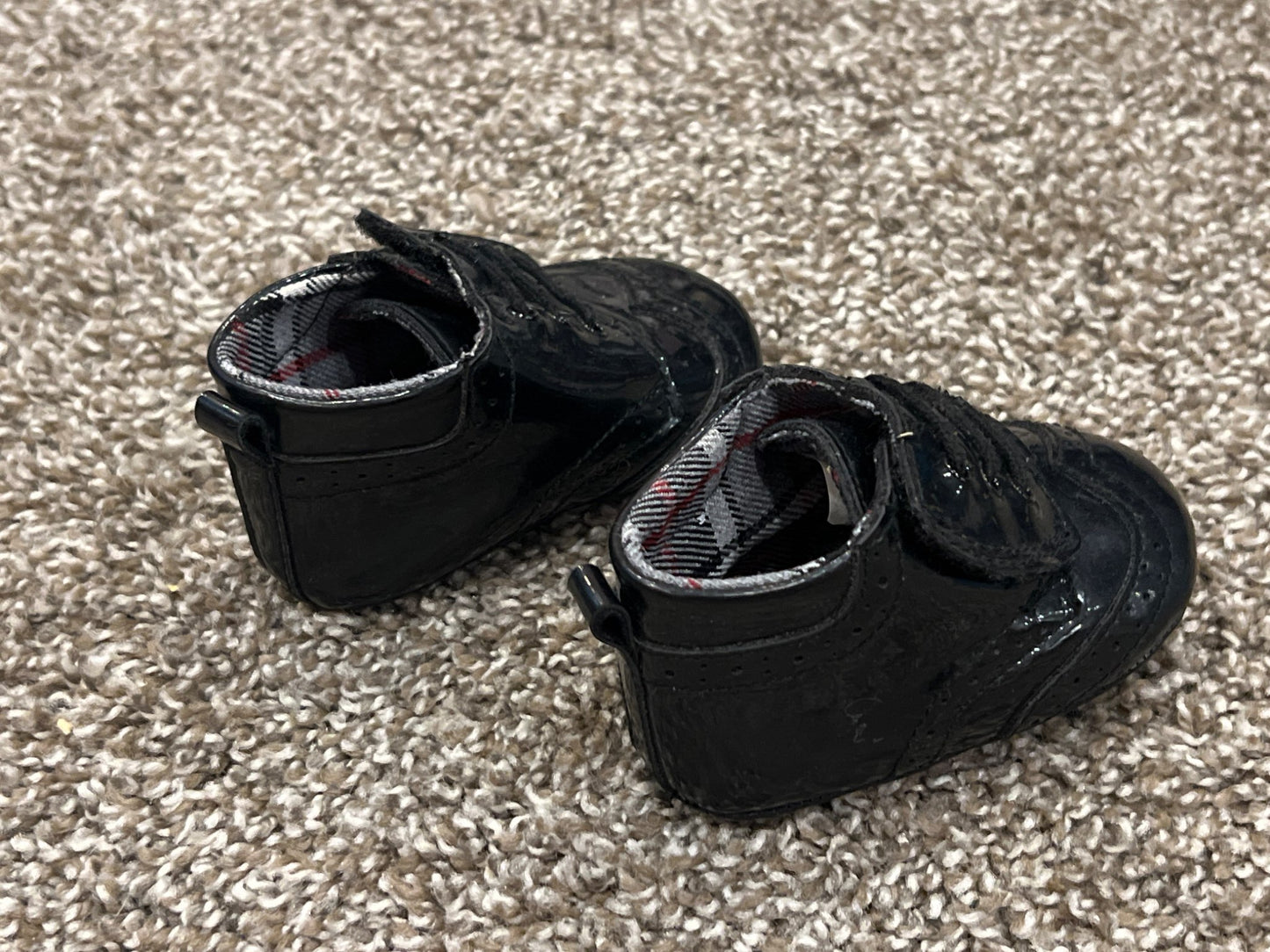 Black Patent Dress Shoes for baby, Velcro Crib Shoes, size 0-6 mos, VGUC, Shoes 1 (Baby: 0-12 mth)