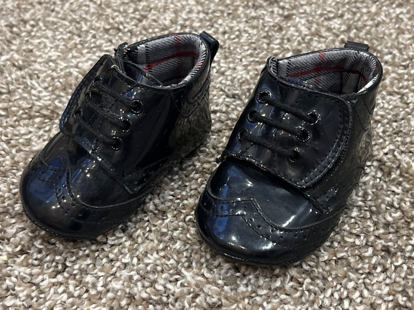 Black Patent Dress Shoes for baby, Velcro Crib Shoes, size 0-6 mos, VGUC, Shoes 1 (Baby: 0-12 mth)