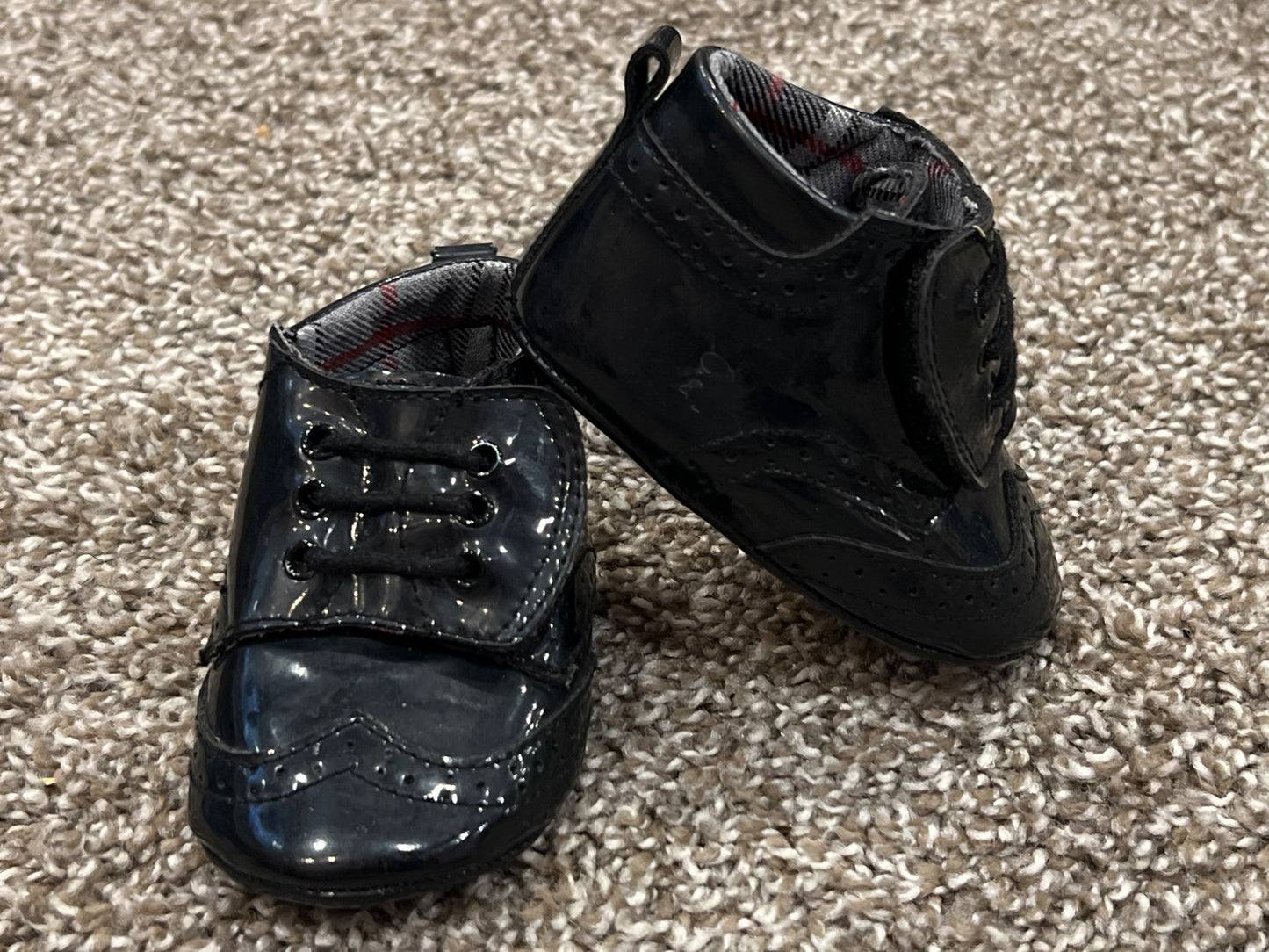 Black Patent Dress Shoes for baby, Velcro Crib Shoes, size 0-6 mos, VGUC, Shoes 1 (Baby: 0-12 mth)