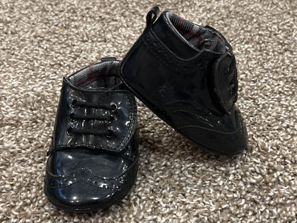 Black Patent Dress Shoes for baby, Velcro Crib Shoes, size 0-6 mos, VGUC, Shoes 1 (Baby: 0-12 mth)