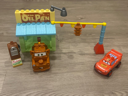 Disney Pixar’s Mega Bloks Set - Lightning McQueen at Tow Mater’s Gas Corner, Set 7768 (Retired) + Plus Bonus Lightning McQueen, VGUC